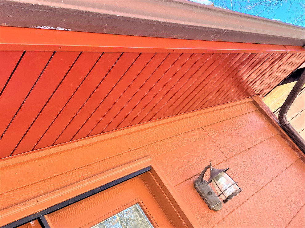 Rustikales Einfamilienhaus mit oranger Fassadenfarbe in Minneapolis
