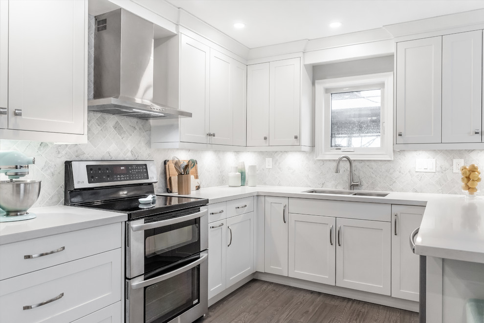 Example of a transitional kitchen design in Toronto