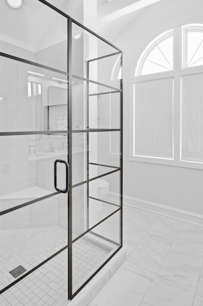Example of a transitional bathroom design in Chicago