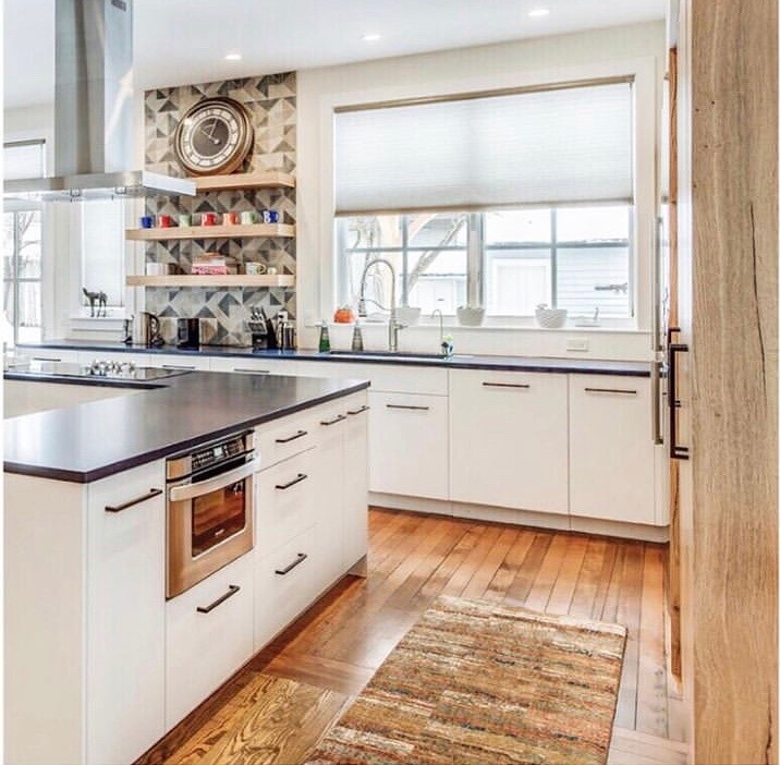 Kitchen - rustic kitchen idea in New York
