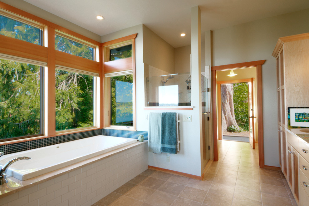Inspiration for a modern bathroom in Seattle.