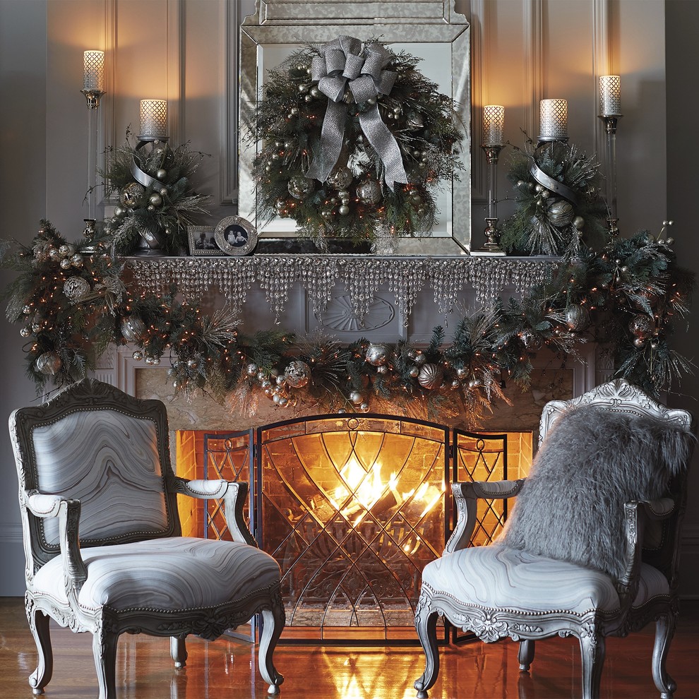 Elegant living room photo in Cincinnati