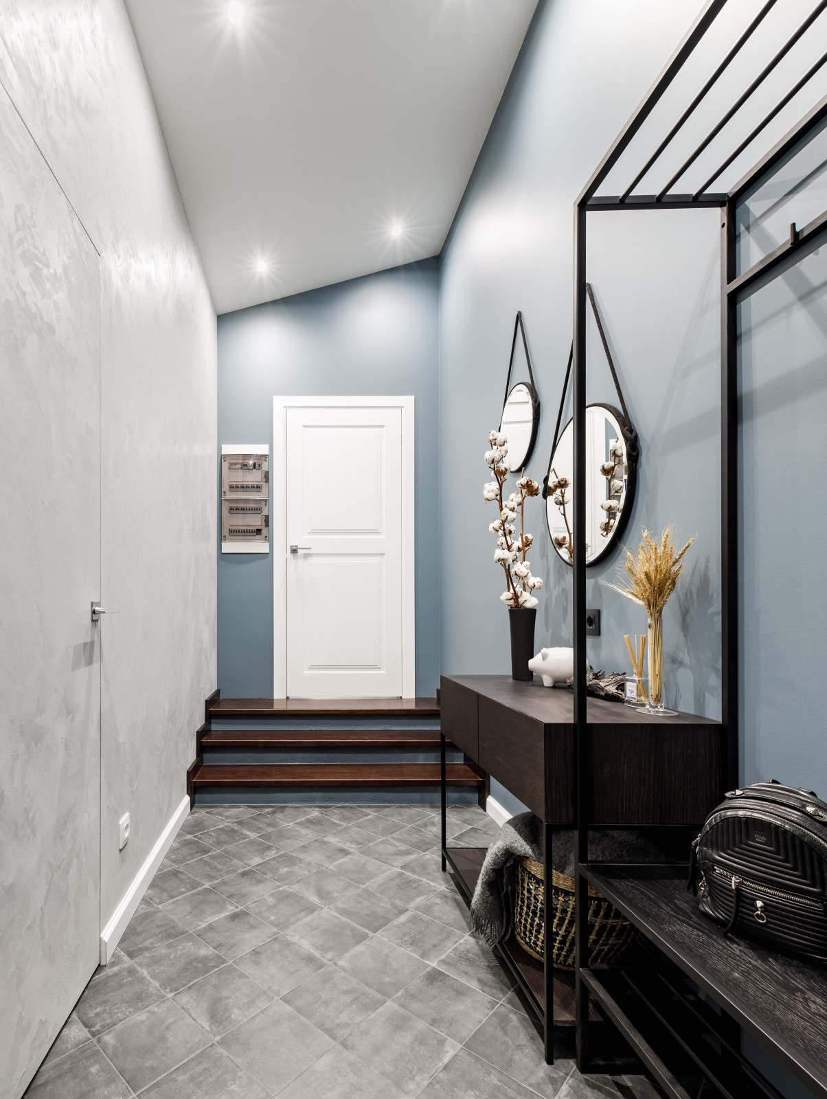 Мансардная двухуровневая квартира в скандинавском стиле