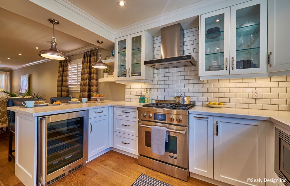 Example of a transitional kitchen design in Toronto