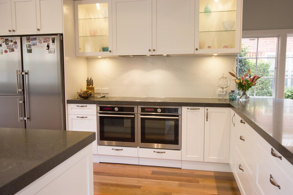 Inspiration for a contemporary kitchen in Melbourne.