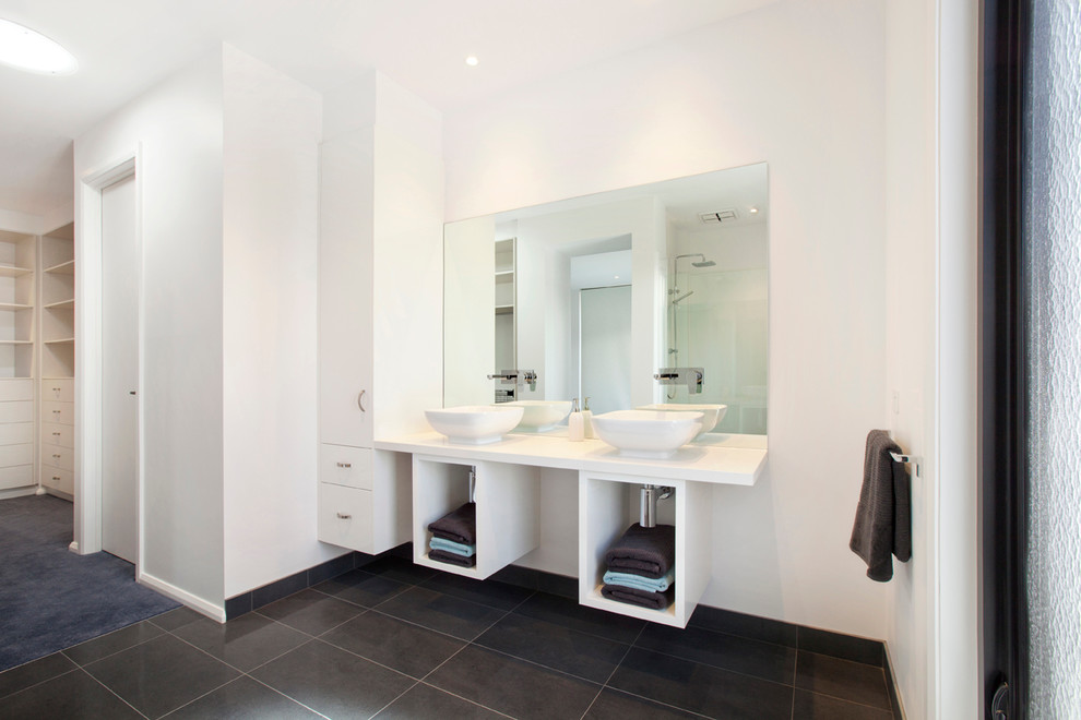 Design ideas for a contemporary bathroom in Melbourne.