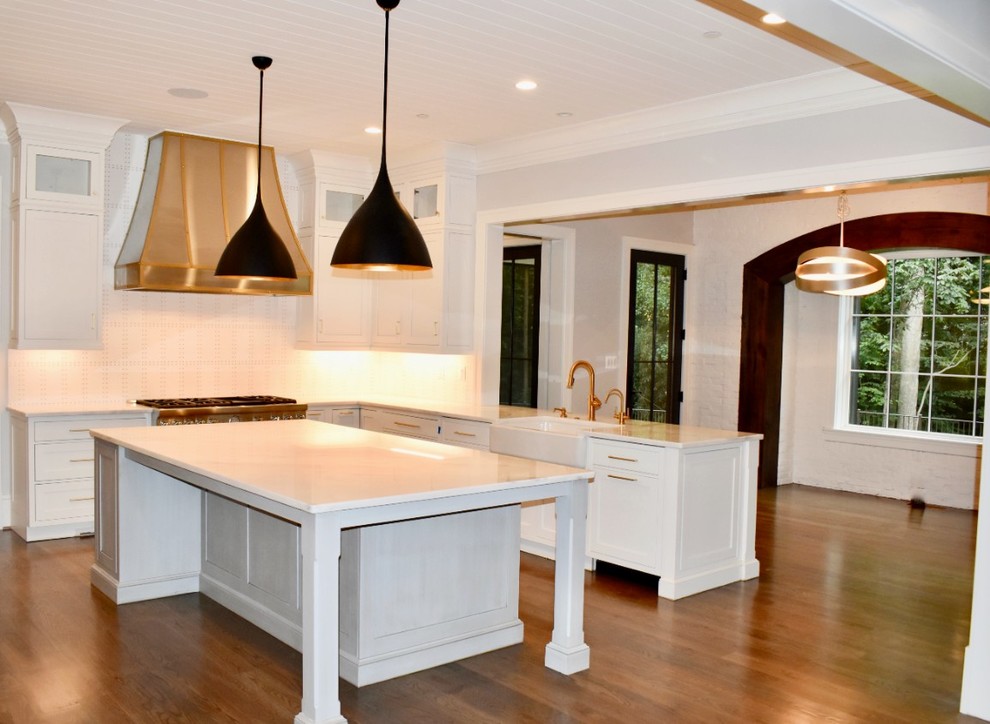 Example of a transitional kitchen design in DC Metro