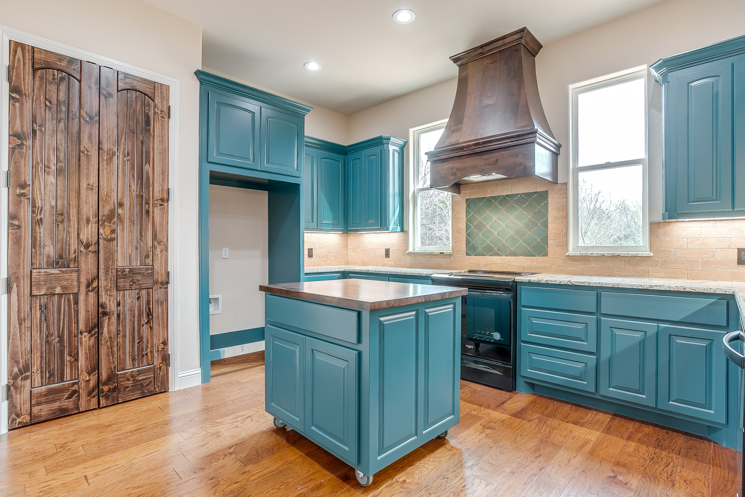 75 Kitchen with Turquoise Cabinets Ideas You'll Love - January, 2024