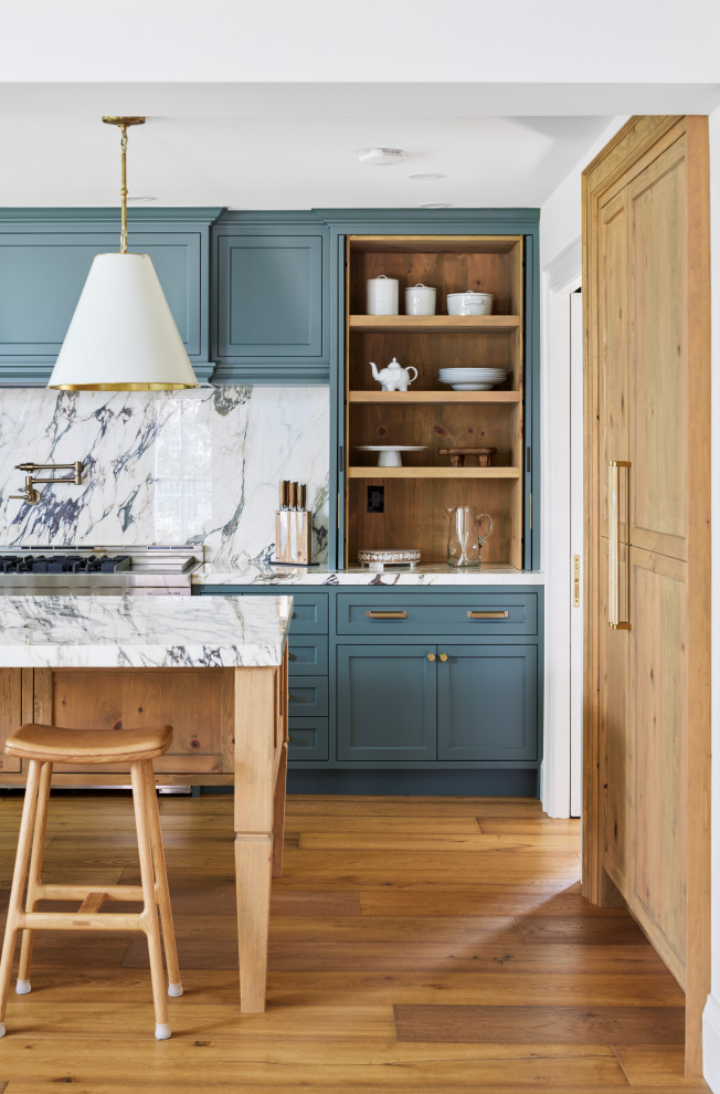Kitchen - transitional kitchen idea in Toronto