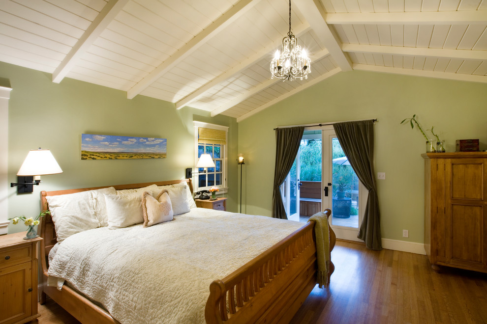 Inspiration for an arts and crafts bedroom in Santa Barbara.