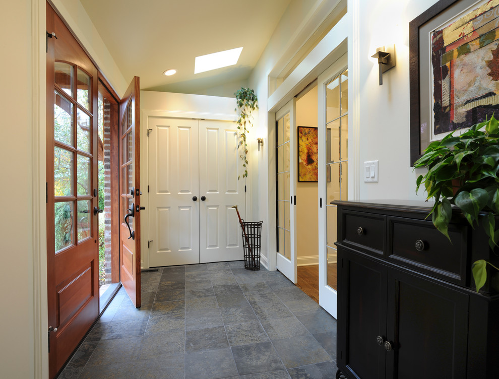 Inspiration for a traditional vestibule in Columbus with a double front door.