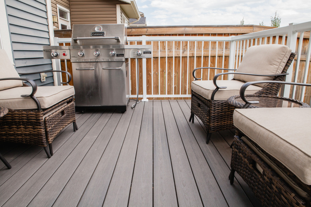 Example of a small backyard deck design in Calgary