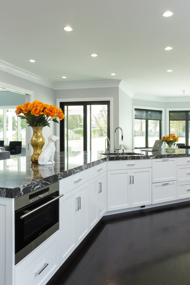 Kitchen - transitional kitchen idea