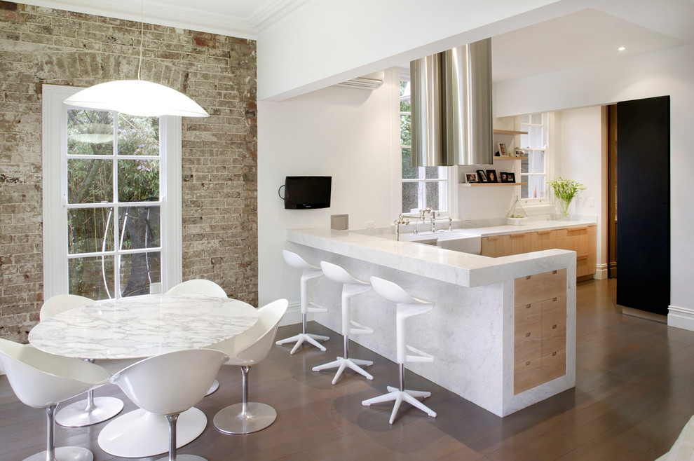 Inspiration for a contemporary eat-in kitchen in Sydney with a peninsula.