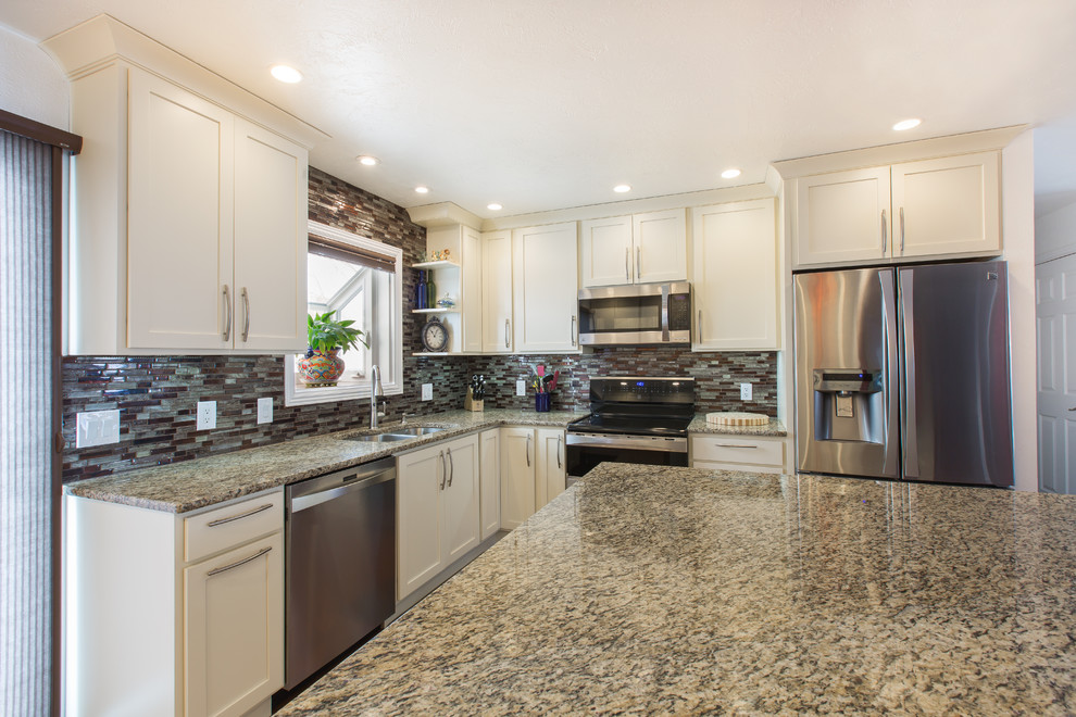 Kitchen - transitional kitchen idea