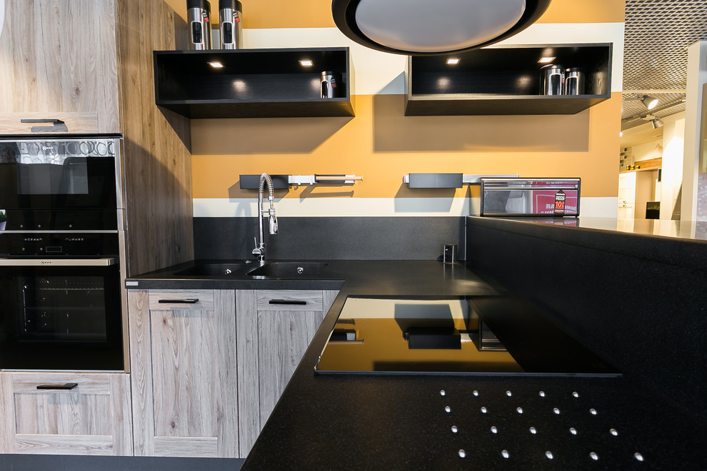 Кухня в контрастных тонах