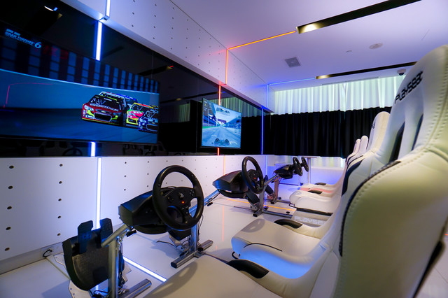 Ultimate Video Game Room - Minimalistisch - Toronto - von Integrated