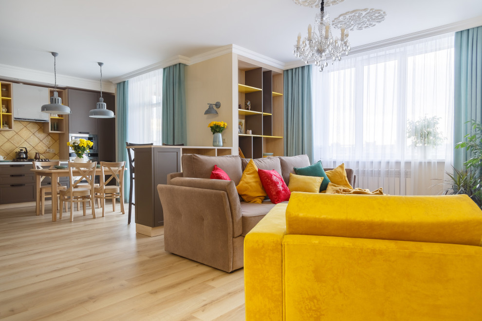 Разноцветная двухкомнатная квартира для девушки, которая любит вязать.