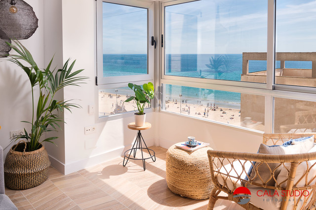Beachfront Apartment coastal-deck