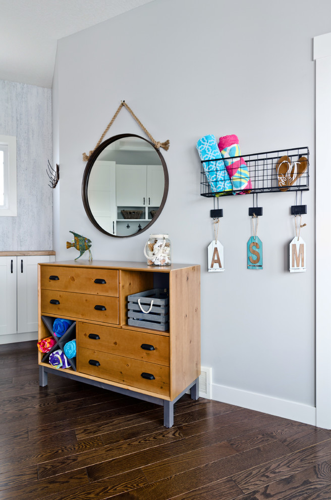 Entryway - coastal entryway idea in Calgary