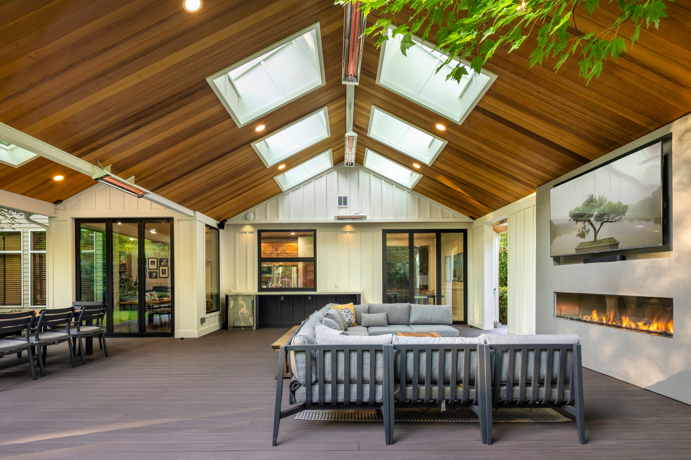 Sammamish Contemporary Outdoor Living
