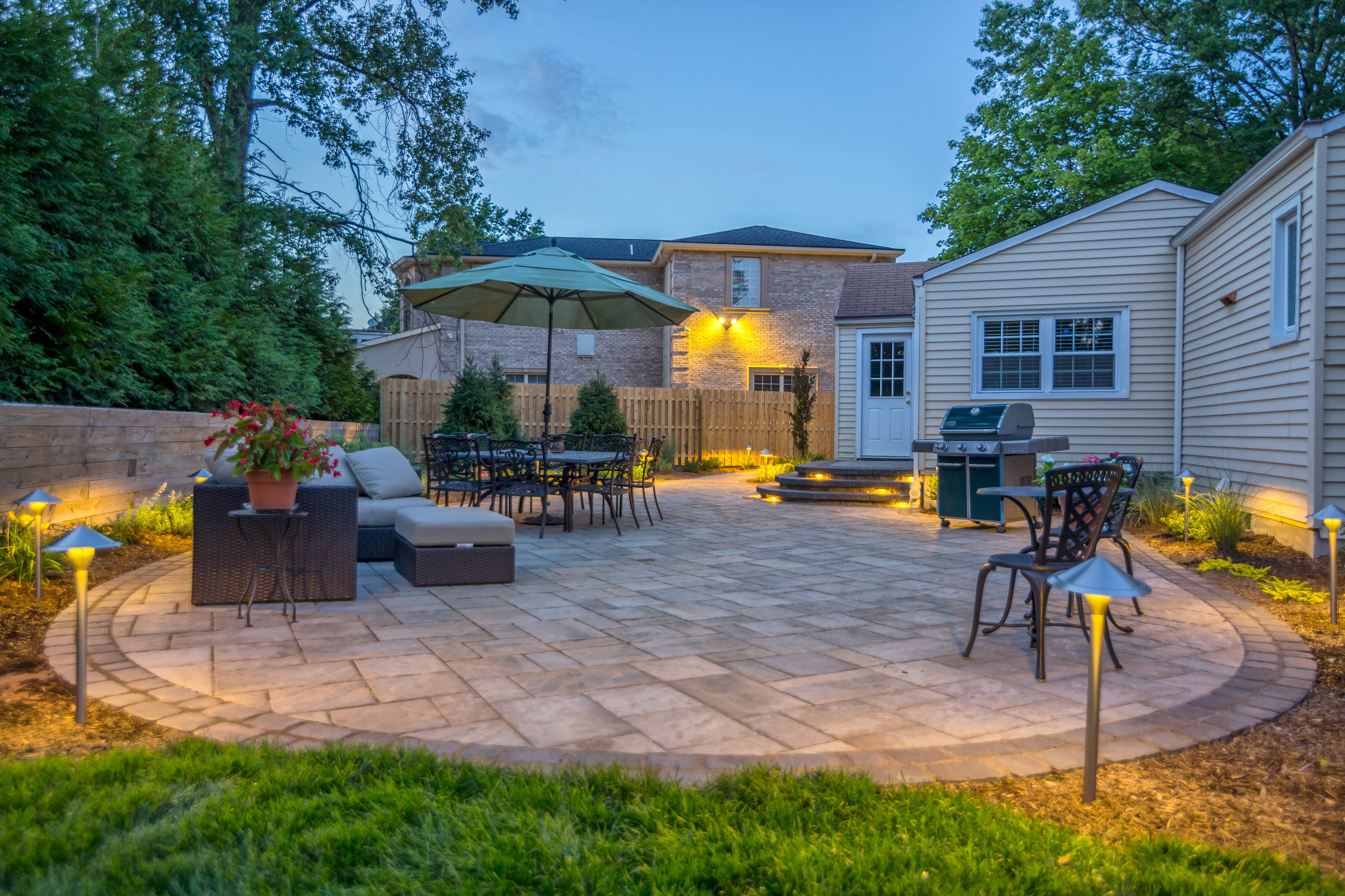 Backy patio and lighting