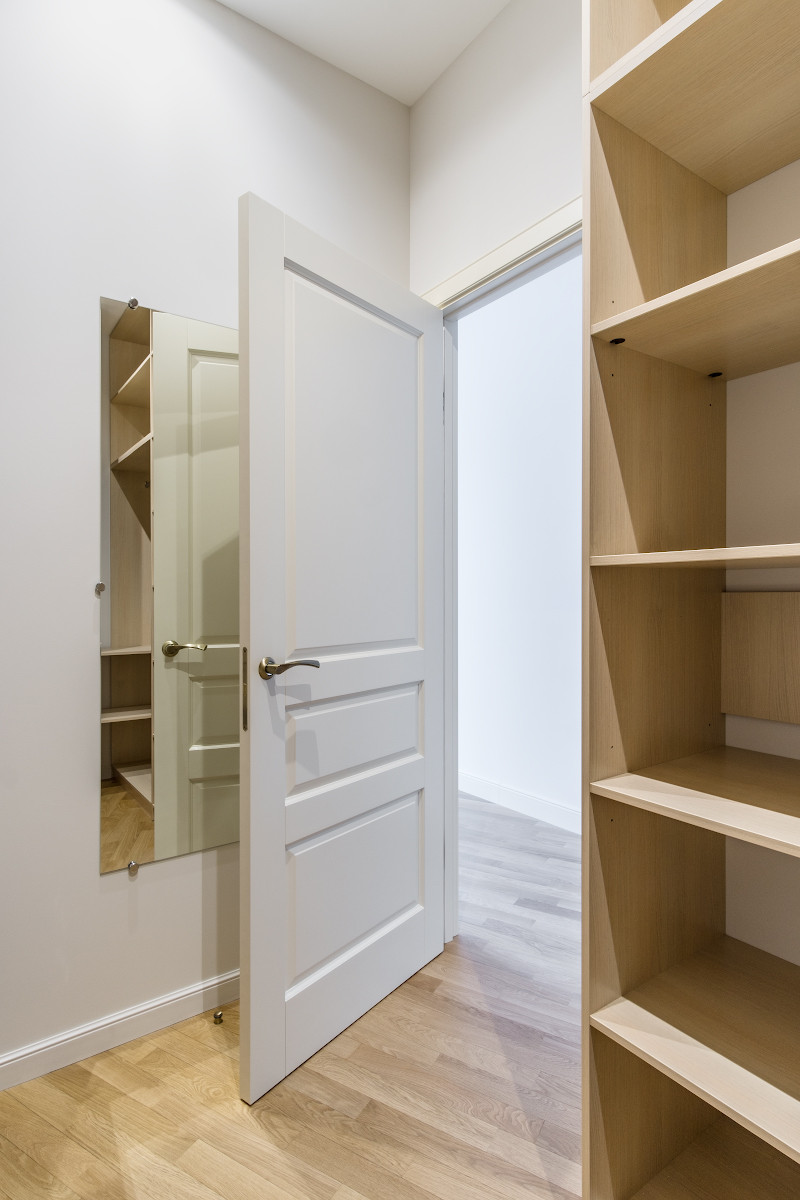 Белые двери Леон в интерьере