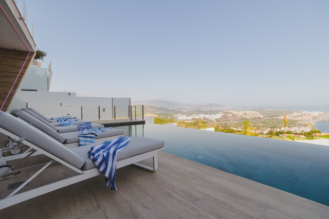 Bonjour contemporary-pools-and-hot-tubs