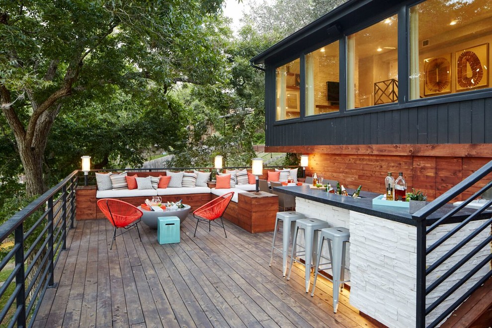 Design ideas for a large eclectic backyard deck in Dallas with no cover.