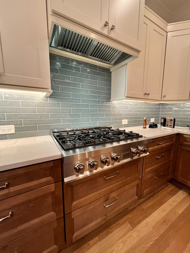 Transitional kitchen photo in Atlanta