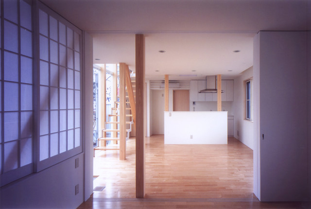 階段の家 minimalistisch-wohnzimmer