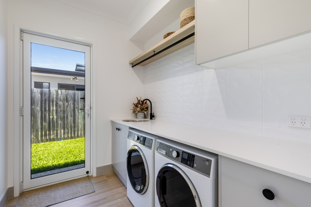Design ideas for a contemporary laundry room in Brisbane.