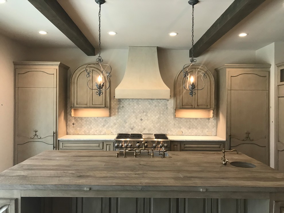 Kitchen - transitional kitchen idea