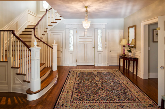 Neoclassical Home traditional-entry