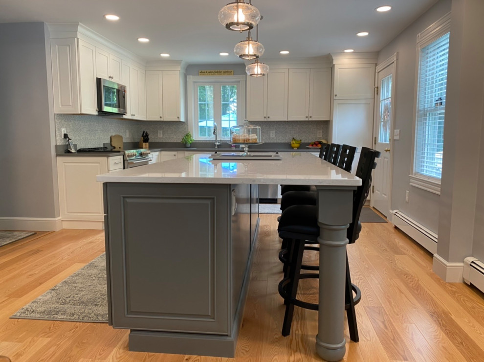 Transitional home design photo in Providence