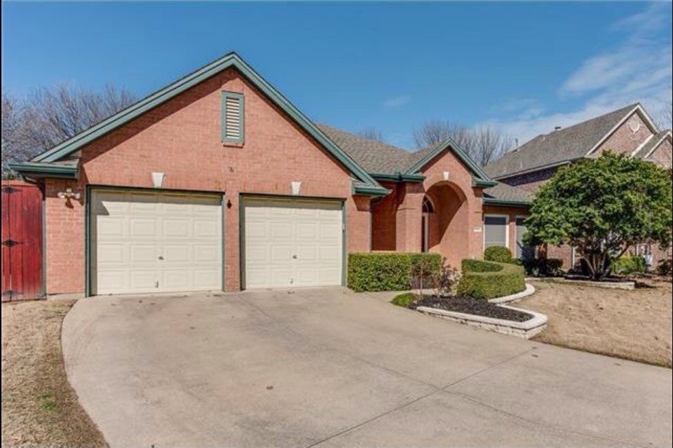 Trim color for pink/peach brick