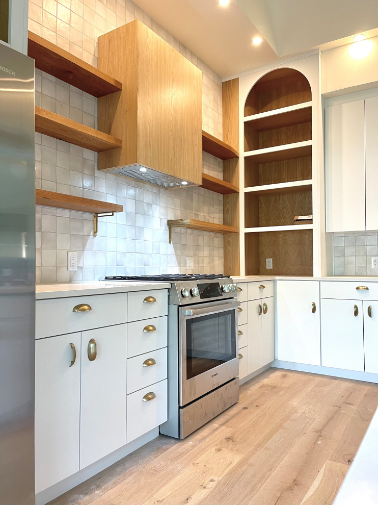 Kitchen - kitchen idea in Austin