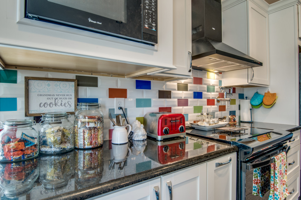Kitchen - kitchen idea in Austin
