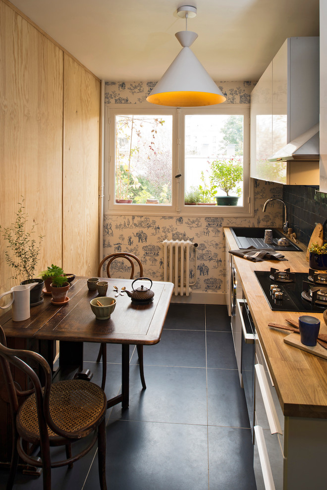 Eclectic kitchen in Rennes.