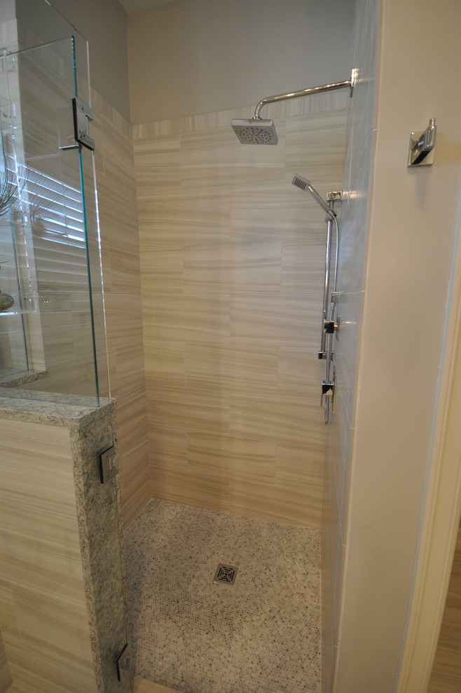 Inspiration for a mid-sized transitional master bathroom in Miami with shaker cabinets, white cabinets, gray tile, grey walls, an undermount sink, engineered quartz benchtops, a drop-in tub, a curbless shower, a two-piece toilet, porcelain tile and porcelain floors.