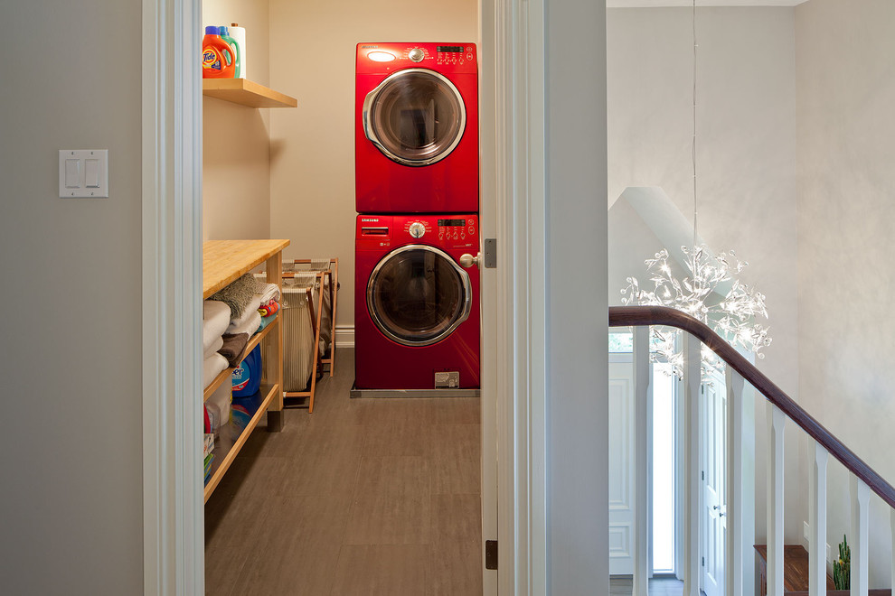 Inspiration for a traditional laundry room in Toronto.