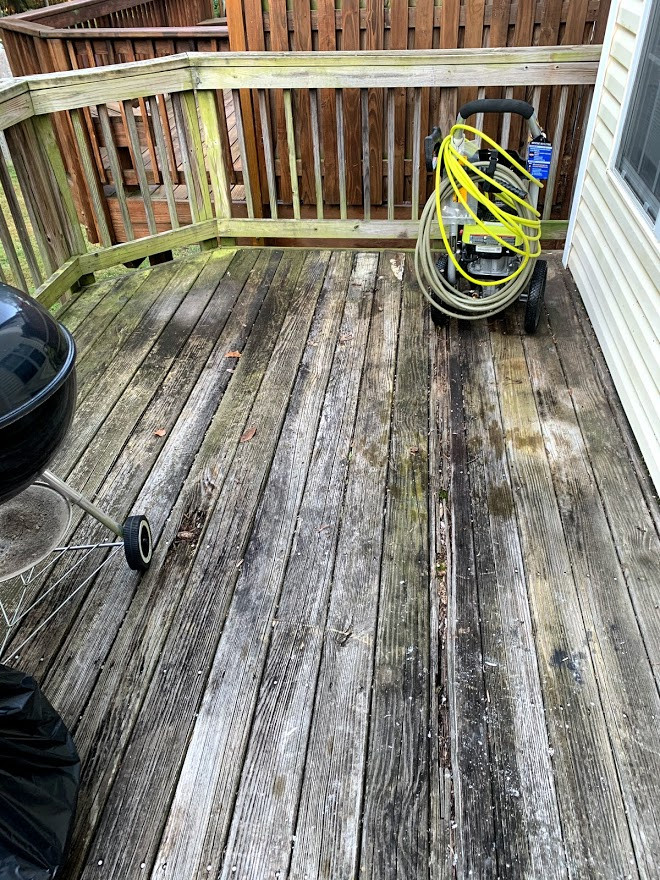 Example of a mid-sized minimalist second story wood railing deck design in Baltimore