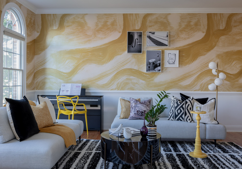 ボストンにある高級な広いトランジショナルスタイルのおしゃれなLDK (ミュージックルーム、黄色い壁、濃色無垢フローリング、茶色い床、壁紙) の写真