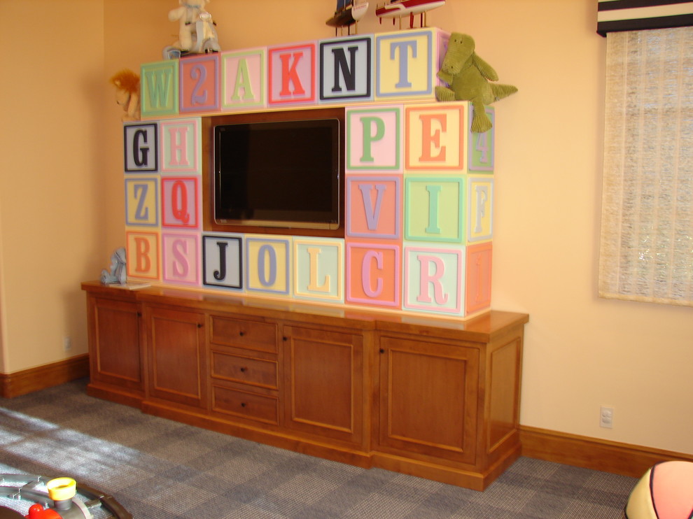 Photo of a traditional kids' room in San Diego.