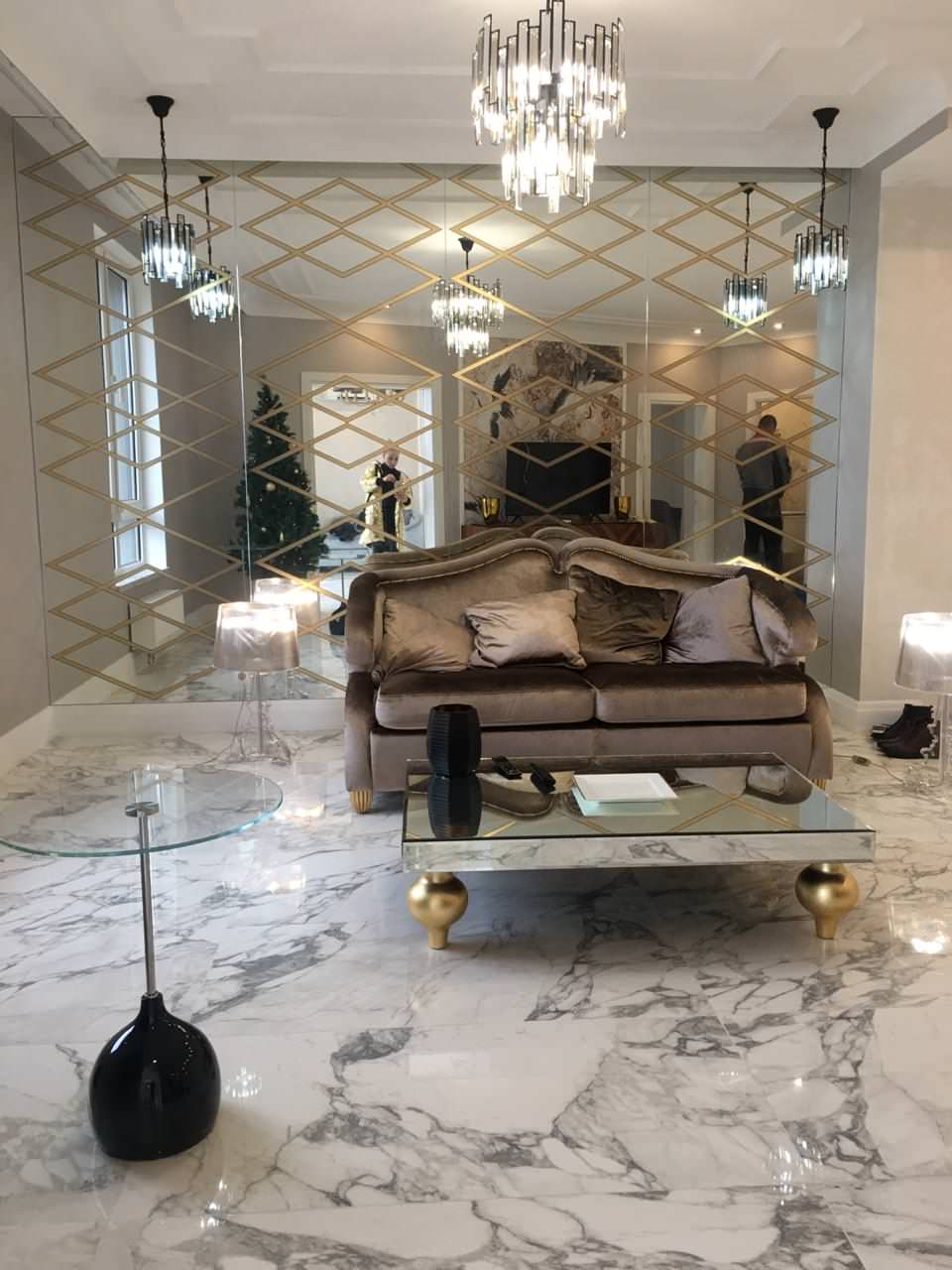 Зеркало с декором. Дизайнер проекта Юлия Стародубцева.