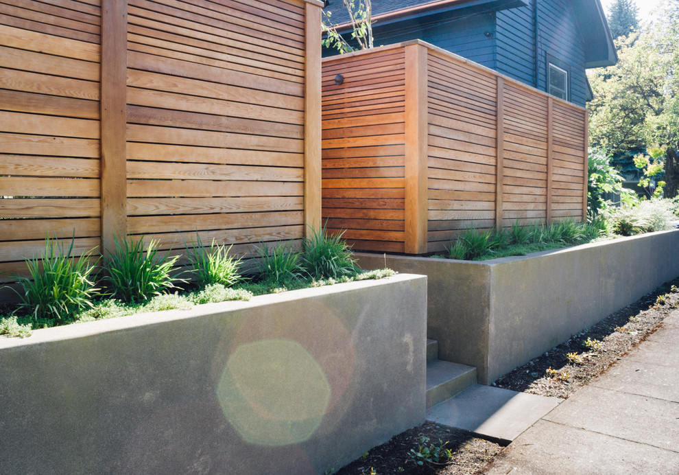Inspiration for an arts and crafts garden in Portland with concrete pavers.