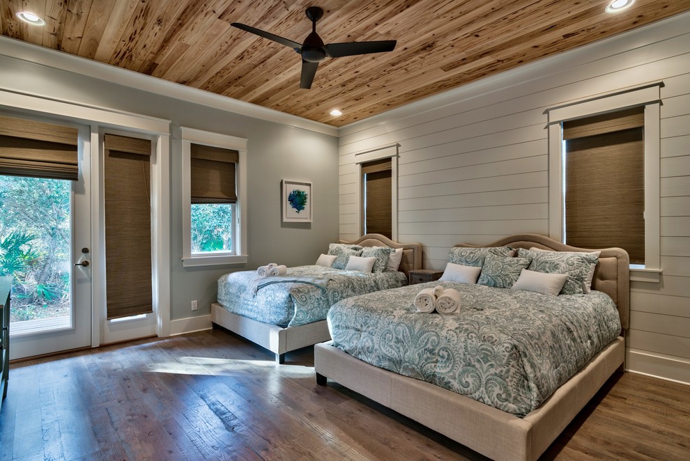 Example of a transitional home design design in Miami