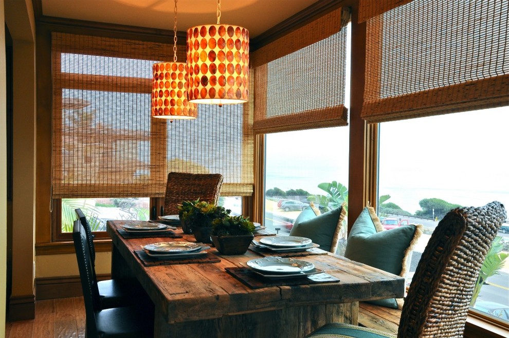 Свежая идея для дизайна: столовая в морском стиле - отличное фото интерьера