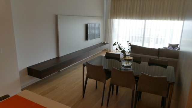 CORNP contemporary-family-room