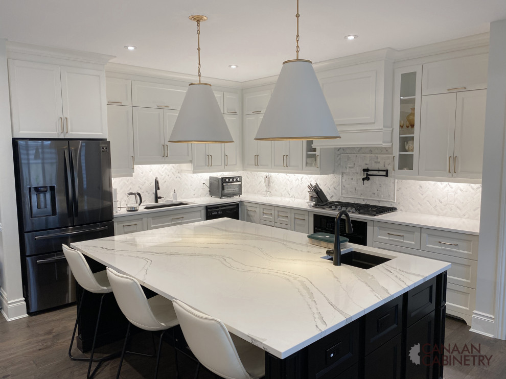 Inspiration for a transitional kitchen remodel in Toronto